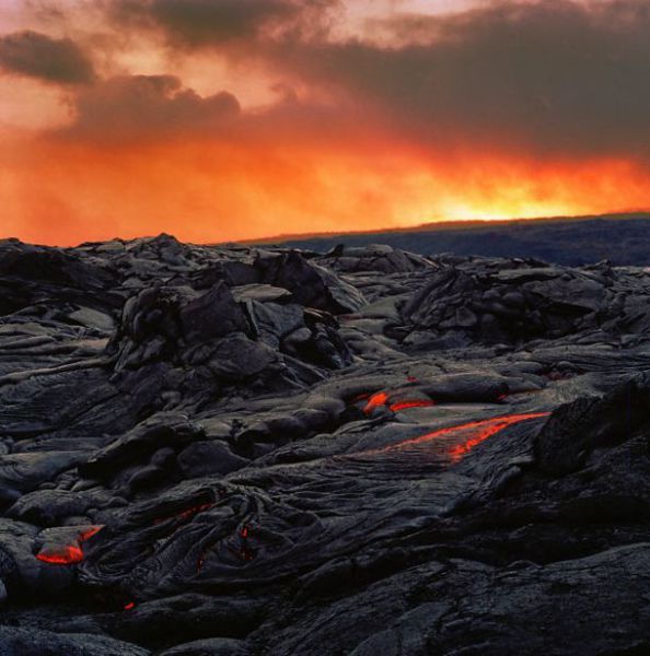 Volcano Thats Been Erupting Since 1983 (22 pics)