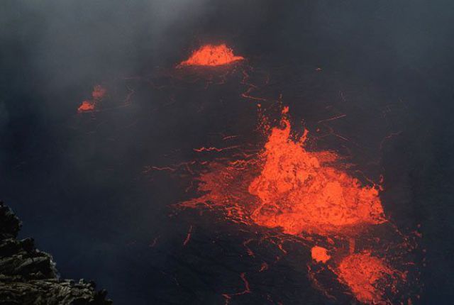 Volcano Thats Been Erupting Since 1983 (22 pics)