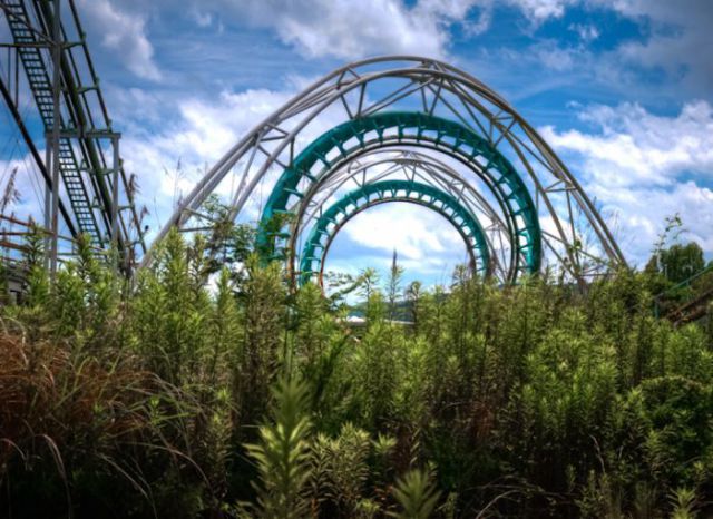 Abandoned Japanese Theme Park (52 pics)