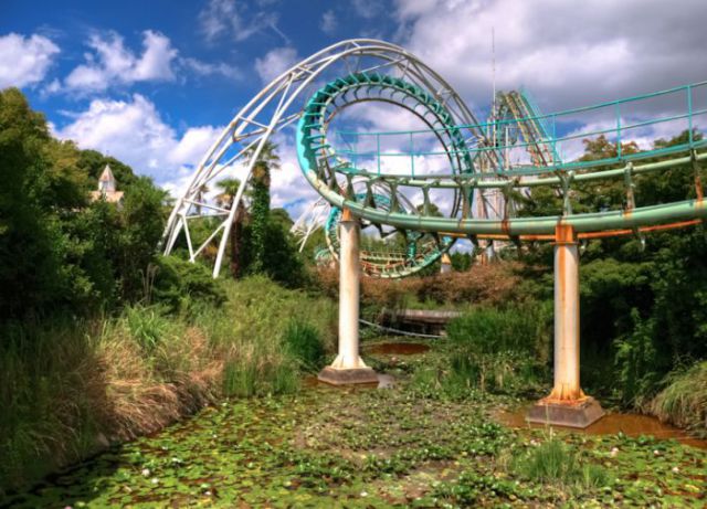 Abandoned Japanese Theme Park (52 pics)