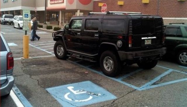 Parking Lot Idiots (56 pics)