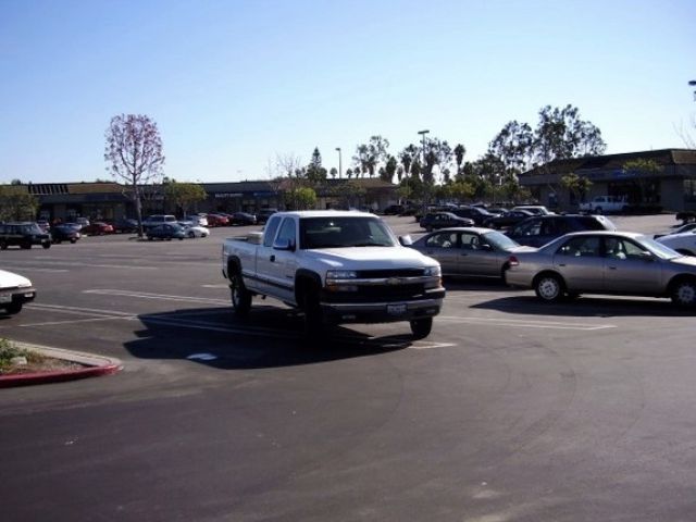 Parking Lot Idiots (56 pics)
