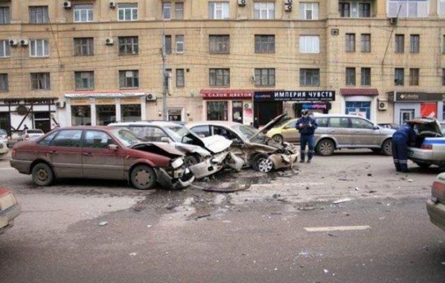 The Most Unusual Car Crashes (22 pics)