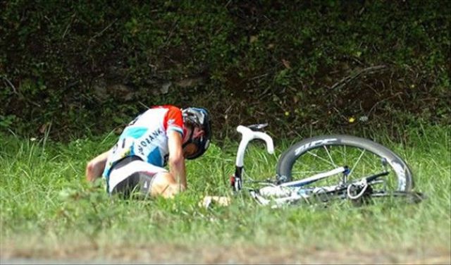 Bike Crashes at Tour de France (20 pics)