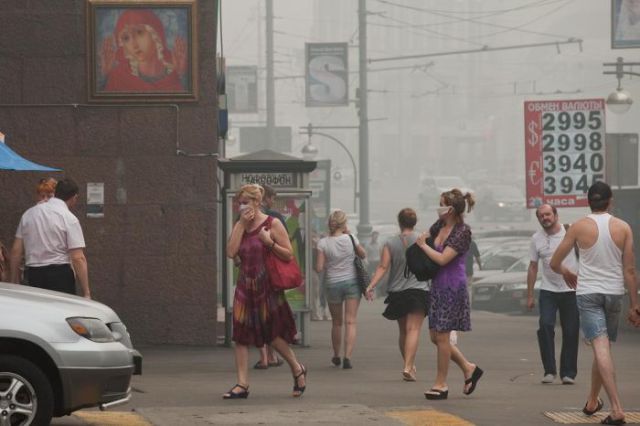 Chocking in Moscow Smog (28 pics)