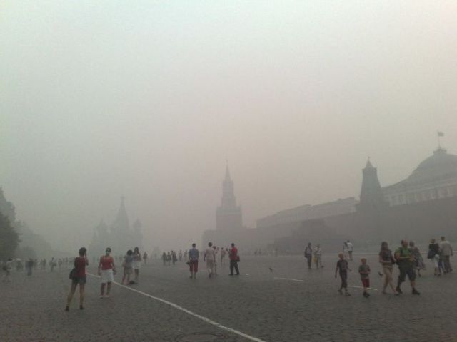 Chocking in Moscow Smog (28 pics)