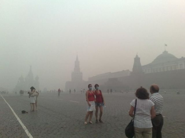 Chocking in Moscow Smog (28 pics)