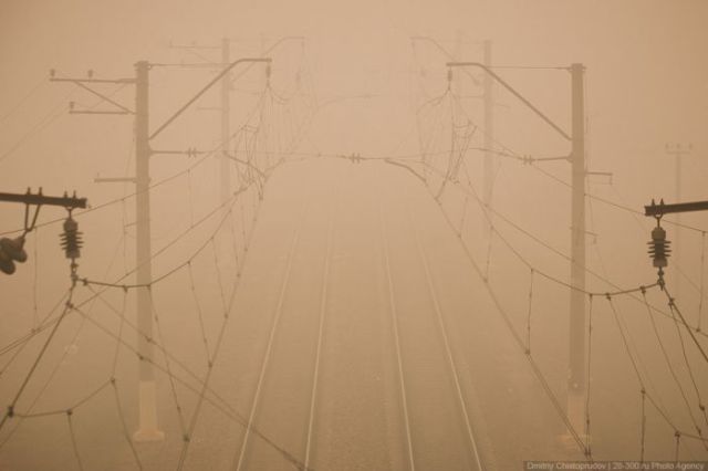 Chocking in Moscow Smog (28 pics)