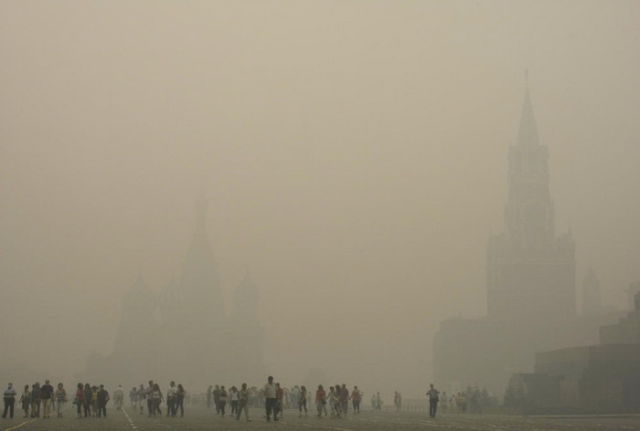 Chocking in Moscow Smog (28 pics)