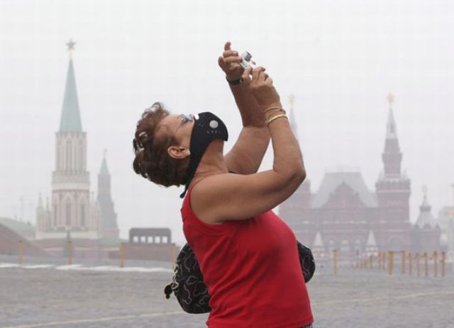 Chocking in Moscow Smog (28 pics)