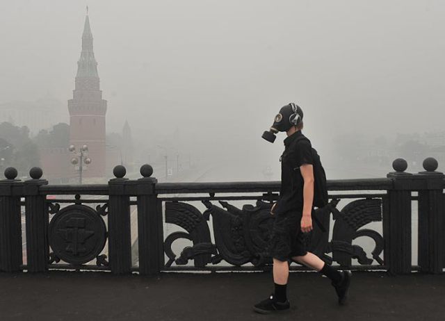 Chocking in Moscow Smog (28 pics)