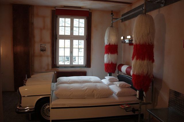 A Hotel for Auto Enthusiasts (19 pics)