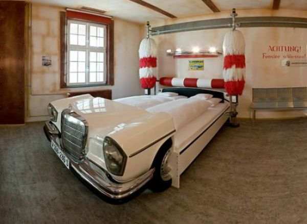 A Hotel for Auto Enthusiasts (19 pics)