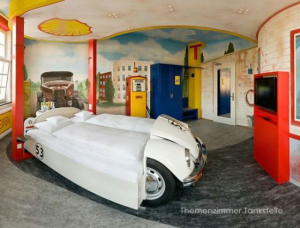 A Hotel for Auto Enthusiasts (19 pics)