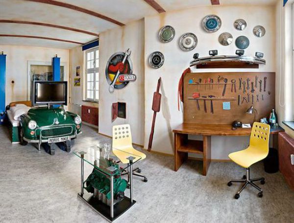 A Hotel for Auto Enthusiasts (19 pics)