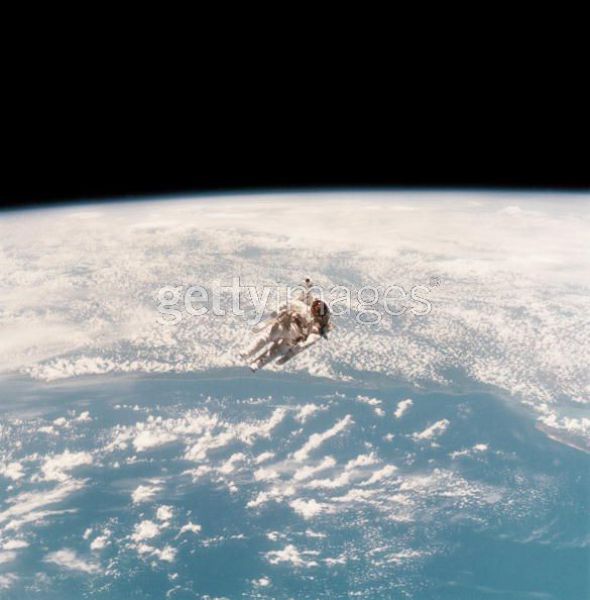 The First Untethered Spacewalk of All Time (7 pics)