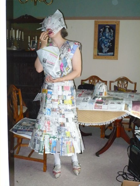 newspaper dress (6 pics)