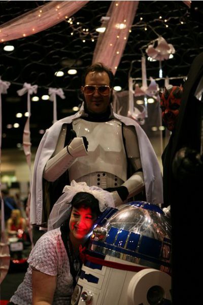 She Married R2-D2 (13 pics)