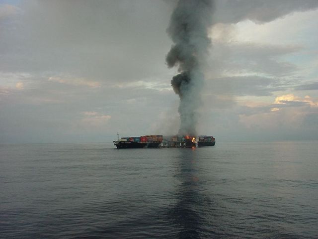 Accidents with Container Ships (95 pics)
