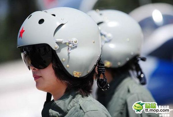 An Insight in the Life of Chinese Female Pilots (19 pics)
