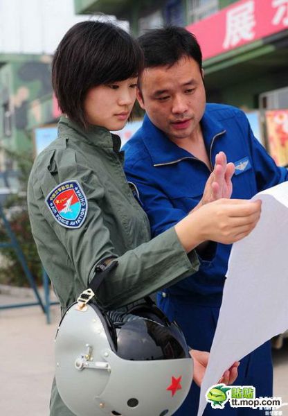 An Insight in the Life of Chinese Female Pilots (19 pics)