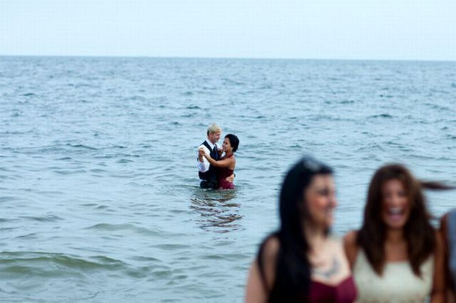 Going to the Beach in a Suit (9 pics)