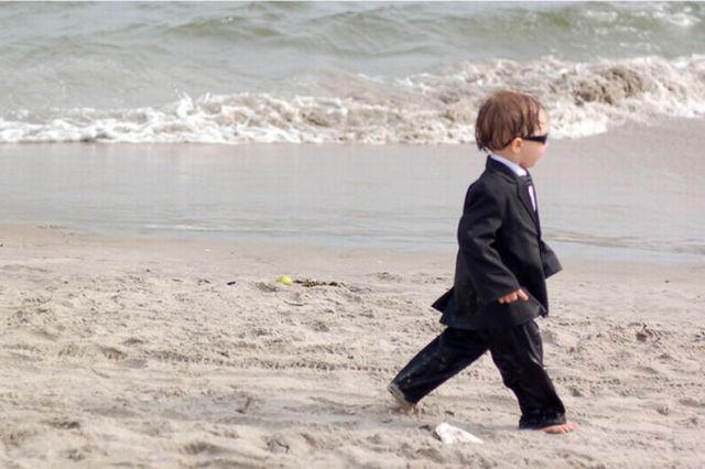 Going to the Beach in a Suit (9 pics)