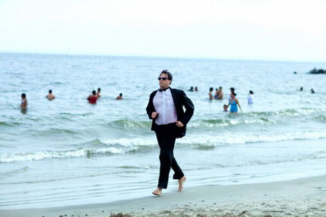 Going to the Beach in a Suit (9 pics)