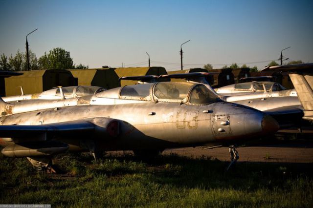 Abandoned Ukrainian Airfield (42 pics)