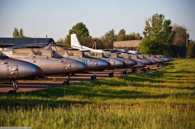 Abandoned Ukrainian Airfield (42 pics)