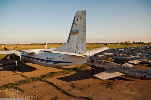 Abandoned Ukrainian Airfield (42 pics)