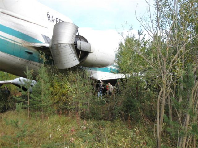 Emergency Landing of Tu-154M (14 pics)
