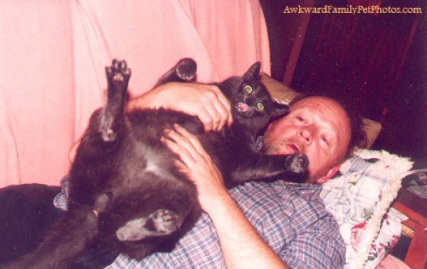 Awkward Family Photos with Pets. Part 2 (27 pics)