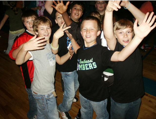 The Most Awkward Moments from Middle School Dances Times (17 pics)