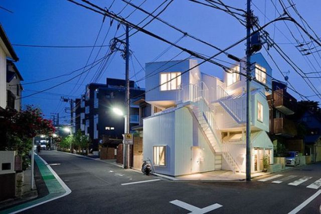 Amazing and Unusual House in Tokyo (10 pics)
