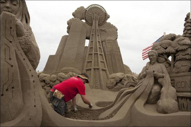 Amazing Sand Sculptures 2010 (31 pics)