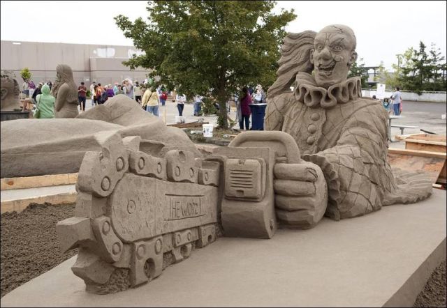 Amazing Sand Sculptures 2010 (31 pics)