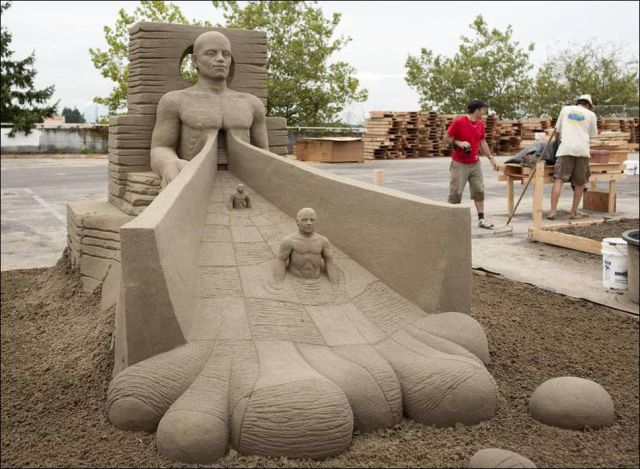 Amazing Sand Sculptures 2010 (31 pics)