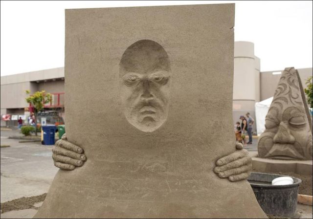 Amazing Sand Sculptures 2010 (31 pics)
