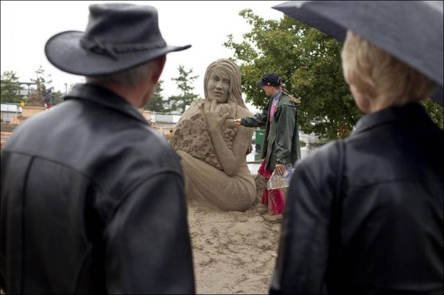 Amazing Sand Sculptures 2010 (31 pics)