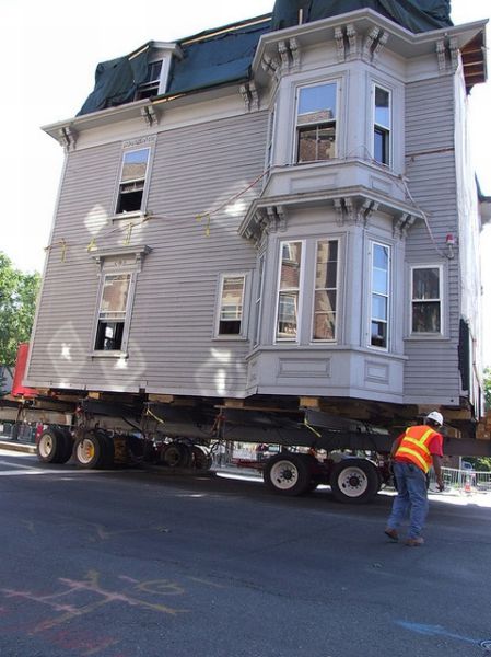 Moving Big Houses (26 pics)