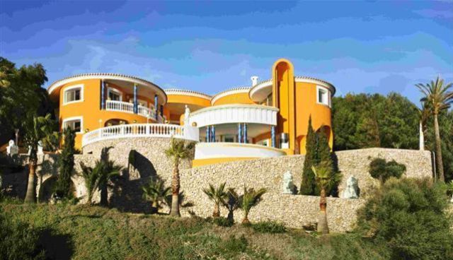 Incredible Residence Villa Colani (34 pics)