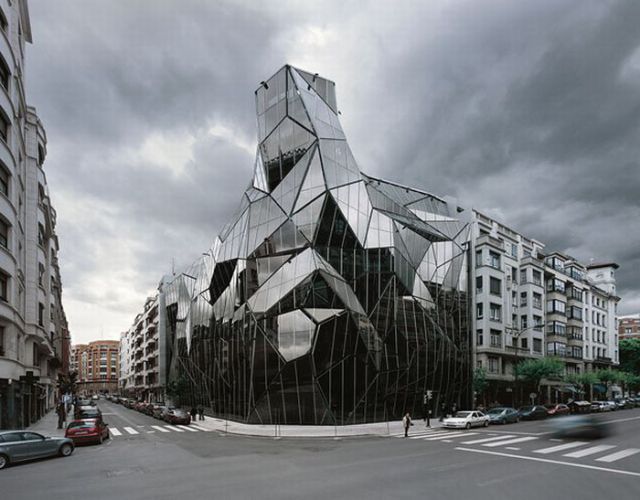 A Unique Building (16 pics)
