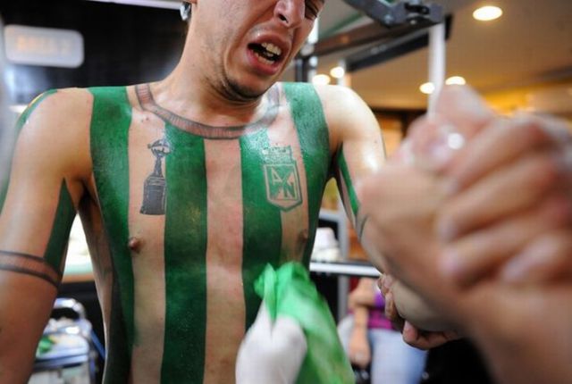 The Craziest Soccer Tattoo (9 pics)