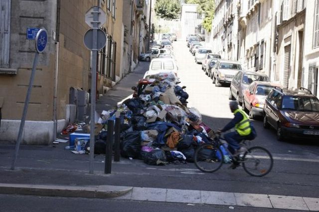 City Became a Garbage Dump (30 pics)