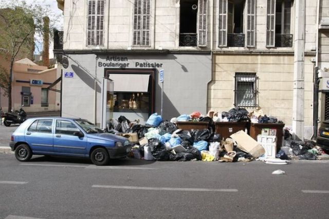 City Became a Garbage Dump (30 pics)