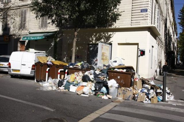 City Became a Garbage Dump (30 pics)