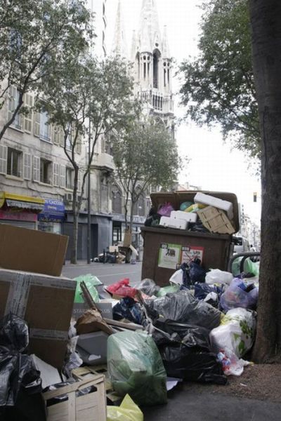 City Became a Garbage Dump (30 pics)