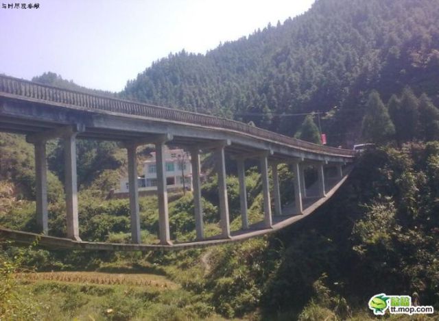 One Way to Build a Bridge (7 pics)