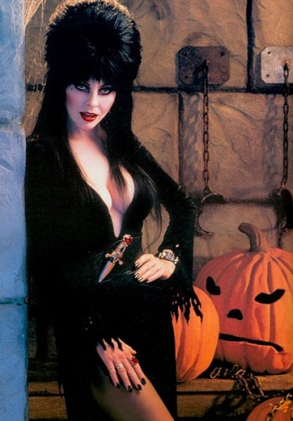 ELVIRA TRICKING AND TREATING (6 pics)